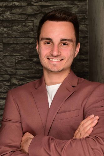 Herr Ron Schönamsgruber