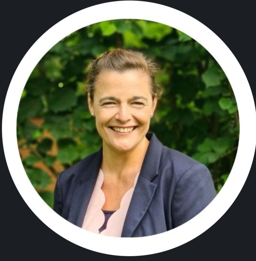 Frau Christine Lüdtke