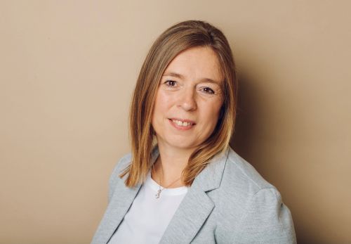 Frau Yvonne Voss