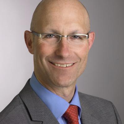 Herr Carlton Courtney